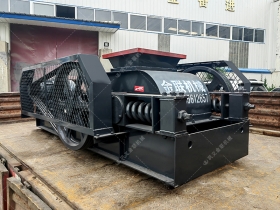 2PG400x400小型對輥麻豆中文字幕网站發往福建泉州破碎瓜子石
